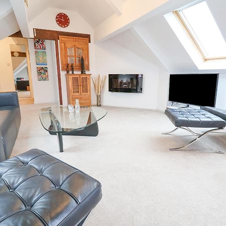 Dragon'S Den Apartment Chester Exterior photo