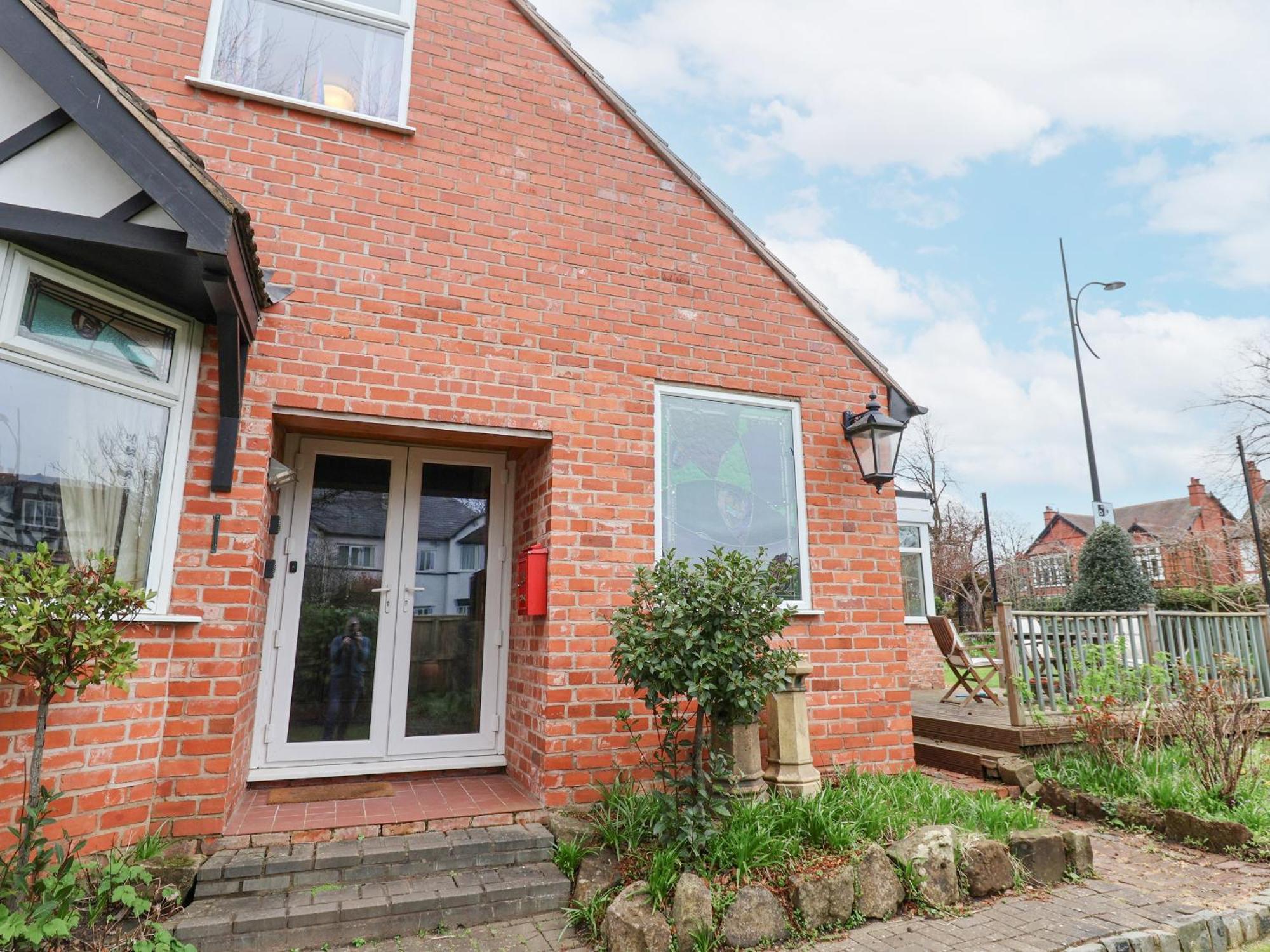 Dragon'S Den Apartment Chester Exterior photo